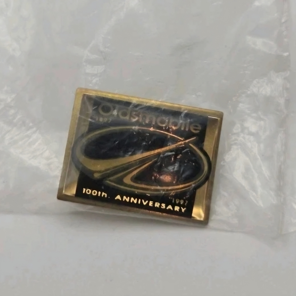 Oldsmobile 100th Anniversary Pin 1997 New Never Opened Holographic
